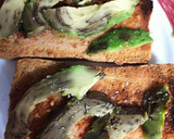 Foto del paso 2 de la receta: Tostadas de salmón y aguacate