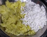 A picture of step 2 of Sabudana potato vada.
