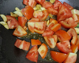 टमाटर लहसुन की तीखी मीठी चटनी(tamatar lahsun ki teekhi meethi chutney recipe in hindi) रेसिपी चरण 3 फोटो