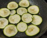 Foto del paso 2 de la receta Tortilla abierta de calabacín