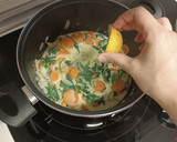 Foto del paso 2 de la receta: Pasta con verduras y soja texturizada con salsa de nata y curry verde