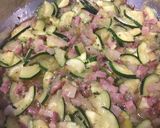 Tejszínes-krémsajtos cukkini szalonnás alappal recept fázis 3 fotója
