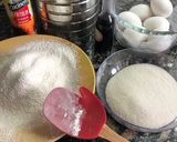 Foto del paso 1 de la receta: 🎂Bizcochuelo con pasta de cobertura (fondant) y tips☁️🌈💜🤍