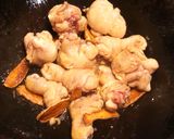 A picture of step 5 of Taiwanese Sesame Oil Chicken Soup.