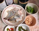 รูปขั้นตอนการทำที่ 1 ของ กุ้งหมึกผัดโหระพา