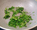 A picture of step 3 of Makhana Namkeen.