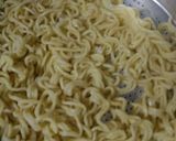 Foto langkah ke 1 dari resep Omelet mi.