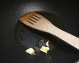 A picture of step 1 of Pasta with crab.