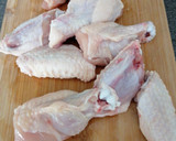 Foto del paso 1 de la receta: Alitas de pollo en salsa de tomate