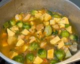 Foto del paso 5 de la receta: Cazuela de pollo con repollitos de Bruselas