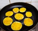 A picture of step 3 of Stuffed baigan bhaja.