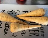 Une image de l'étape 1 de Panais fondants au persil et crème de champignons.
