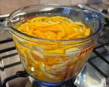 Foto del passaggio 5 della ricetta Scorze d’arancia candite🍊