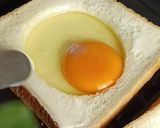 Foto langkah ke 4 dari resep Easy Korean Egg Toast.