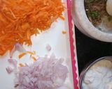 A picture of step 1 of Crispy semolina pakoda.