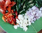 Foto langkah ke 2 dari resep Tumis cumi asin cabe ijo.