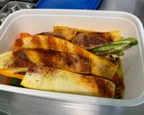 Une image de l'étape 8 de Poivrons bicolores et courgettes jaunes grillés aux épices.