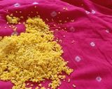 A picture of step 1 of Moong daal Halwa.