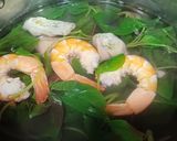 Hình bước làm 2 của món Canh rau dền nấu tôm và chả cá