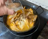 Foto del paso 6 de la receta: Setas de cultivo a ajillo con jamón y salsa con huevo poché