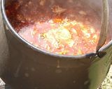 Pincepörkölt bográcsban recept fázis 3 fotója