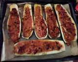 Pieczona Cukinia z mięsem mielonym cebulką i keczupem krok przepisu 2 zdjęcie