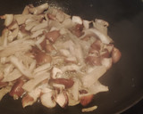 Foto del paso 2 de la receta: Macarrones con setas y queso feta🍄‍🟫🧀