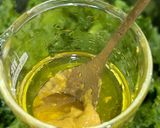 Hình bước làm 2 của món Kale Salad & Cách Làm Mềm Cải Xoăn
