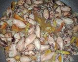 Foto langkah ke 5 dari resep Oseng Cumi Asin Pedas.