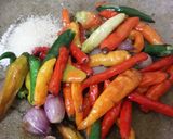 Foto langkah ke 1 dari resep Sambel Bawang Cumi Asin.