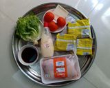 Hình bước làm 1 của món Burger mì gói gà sốt teriyaki