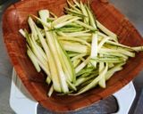 Foto do passo 1 de Macarrão de abobrinha com proteína de soja