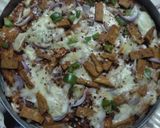 A picture of step 4 of Chicken chunks Pizza.