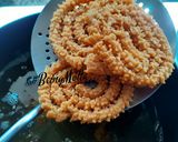 A picture of step 4 of Wheat Chakli.