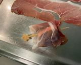 Une image de l'étape 5 de Ballotins de figues au miel, chèvre et jambon cru.