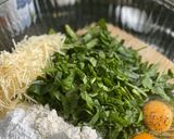 Foto del paso 4 de la receta: 🔥 Aprovechar el horno : buñuelos de espinaca, de zanahorias y papas al limón🔥