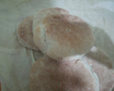 صورة لخطوة 1 من وصفة كسرة السميد🥖 🍞🥐 باللبن 🥛 خفيفه ريشه 😋