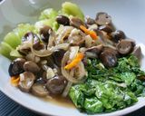 Foto langkah ke 5 dari resep Baby Pakcoy Cah Jamur.