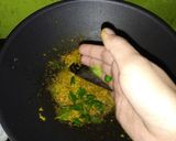 Foto langkah ke 2 dari resep Kerang bumbu kuning "isi ranjau".