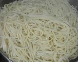 A picture of step 2 of Garlic spagetthi noodles.