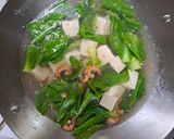 Foto langkah ke 3 dari resep Pokcoy Tahu Putih Udang Masak Bening.
