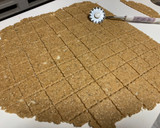 Foto del paso 3 de la receta: Galletas saladas de harina de garbanzo y sésamo con parmesano