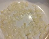 Foto del paso 2 de la receta: Fideos negros con kanikama y topping fresco de rúcula