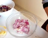 A picture of step 1 of French onion soup.