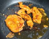 Fokhagymás-joghurtos csirkemell sült zöldségekkel recept fázis 3 fotója
