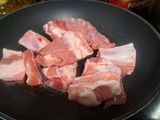 Alubias blancas con costilla y patatas