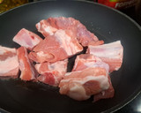 Foto del paso 2 de la receta: Alubias blancas con costilla y patatas