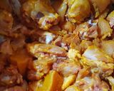 A picture of step 1 of Methi Chicken.