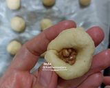 عکس مرحله 6 از دستور شیرینی توپی مغزدار 🍘 (با زرده پخته،بدون همزن)