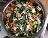 Une image de l'étape 7 de Salade de riz épicée aux légumes et anchois sauce crème.